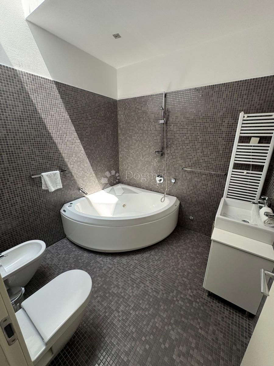 Stanovanje Centar, Rijeka, 95,82m2