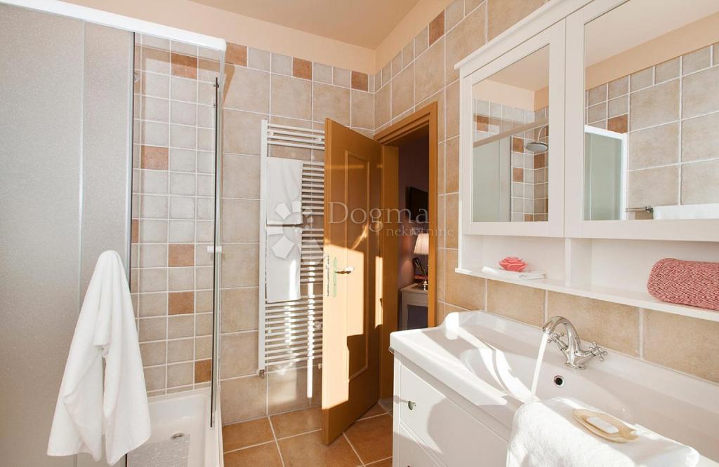 Hiša Svetvinčenat, 290m2