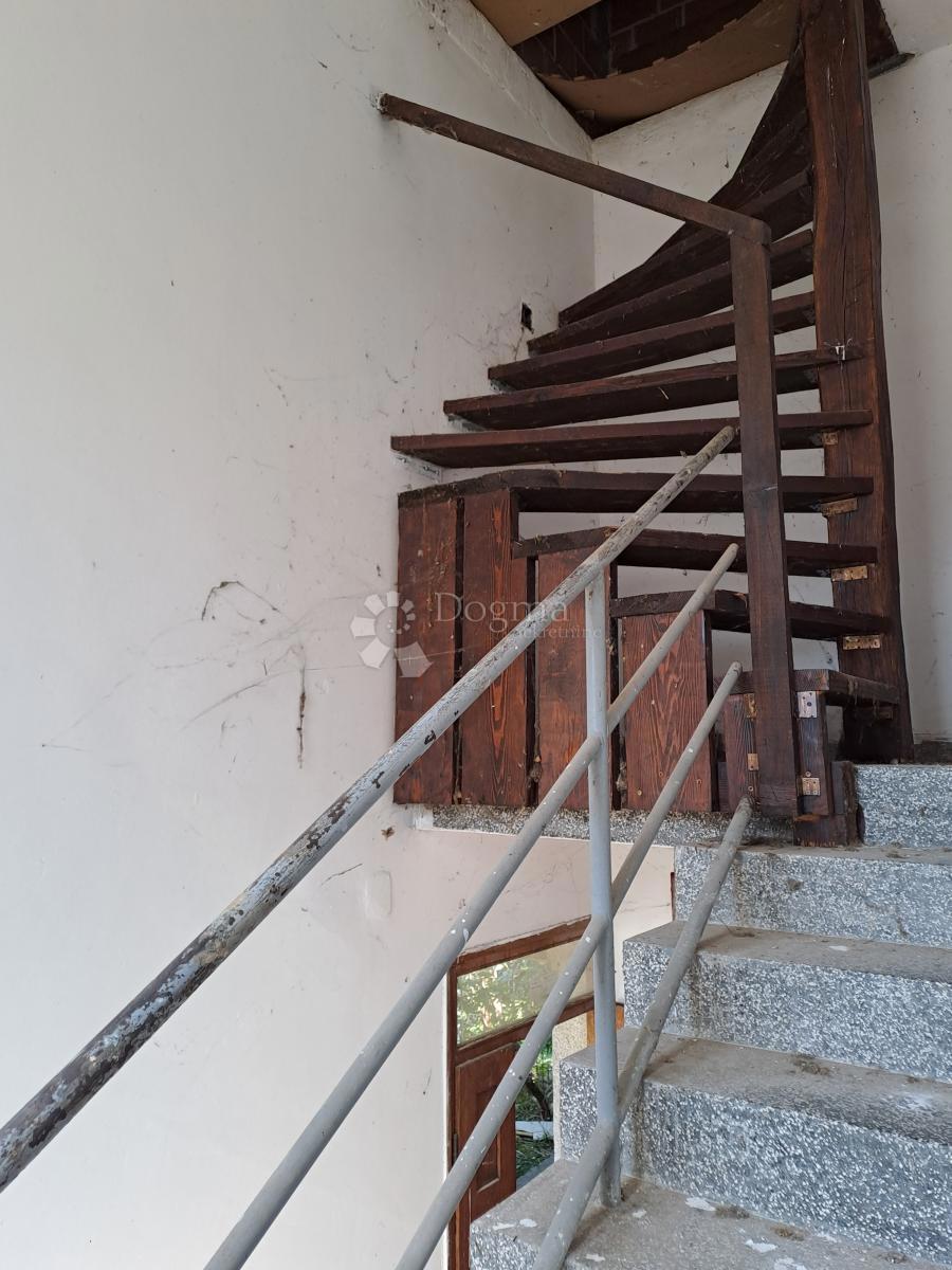 Hiša Zeleni brijeg, Sisak, 272m2