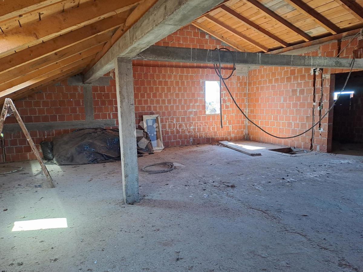 Hiša Zeleni brijeg, Sisak, 272m2