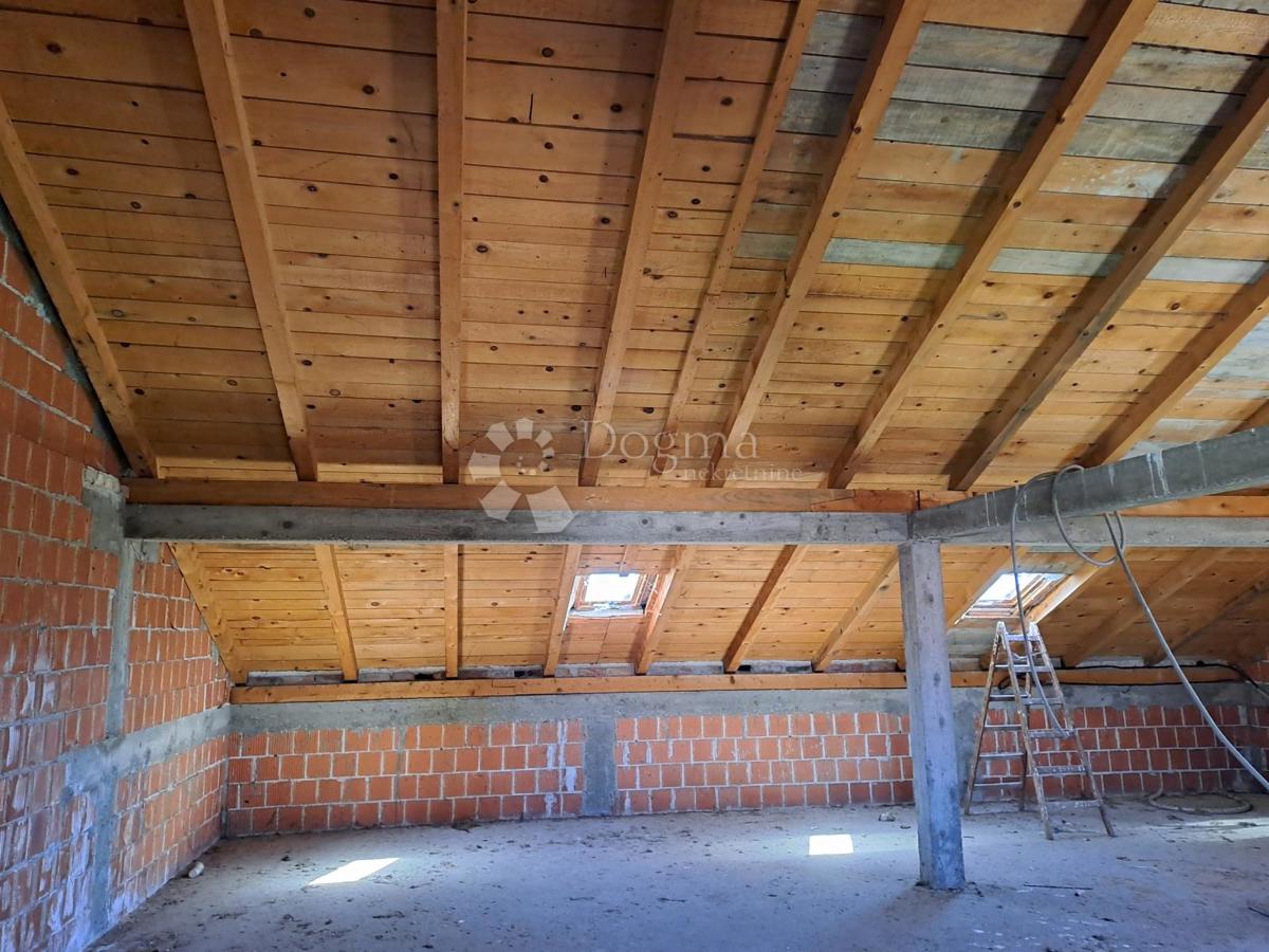 Hiša Zeleni brijeg, Sisak, 272m2