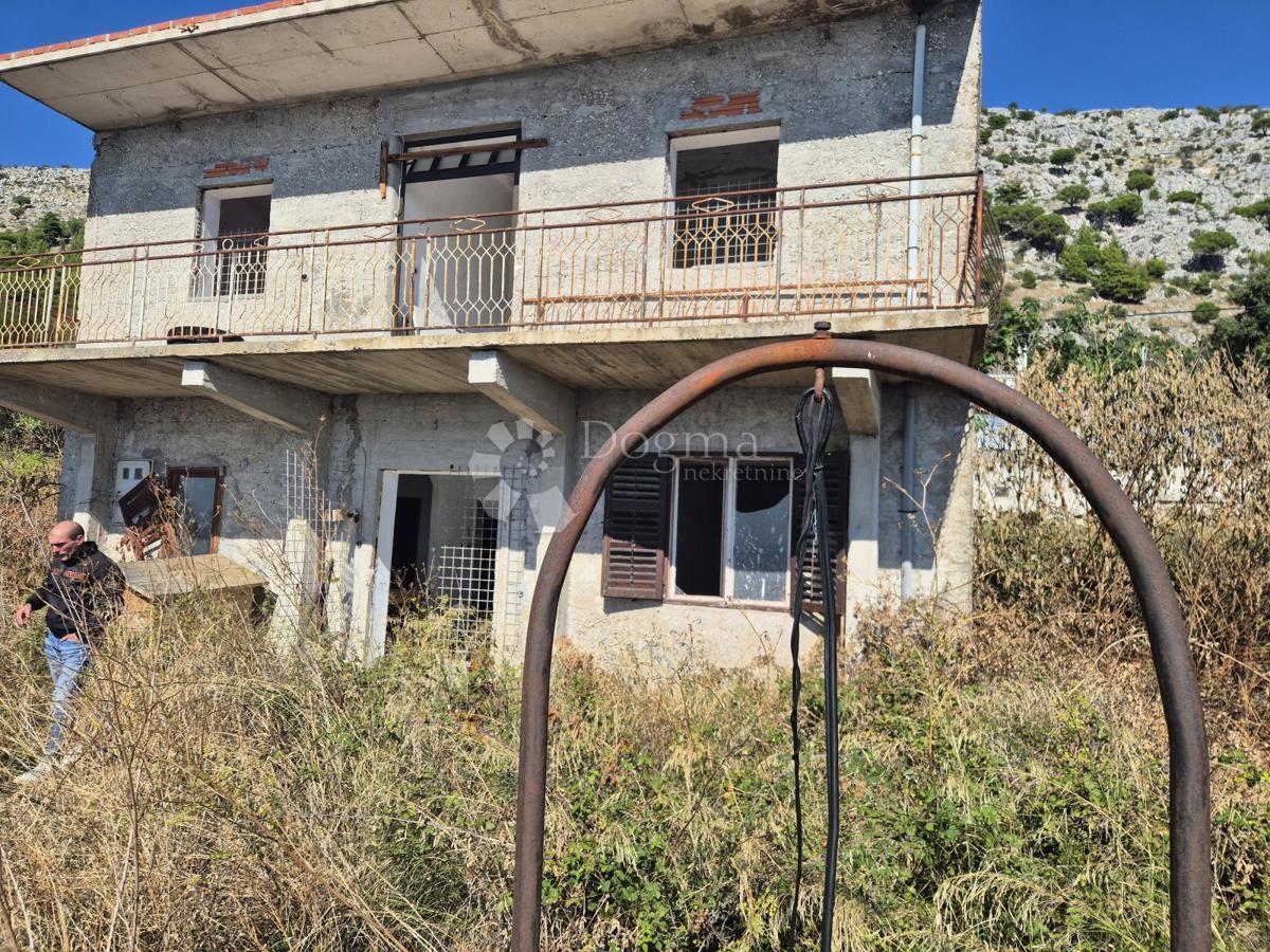 Zazidljivo zemljišče Jesenice, Dugi Rat, 750m2