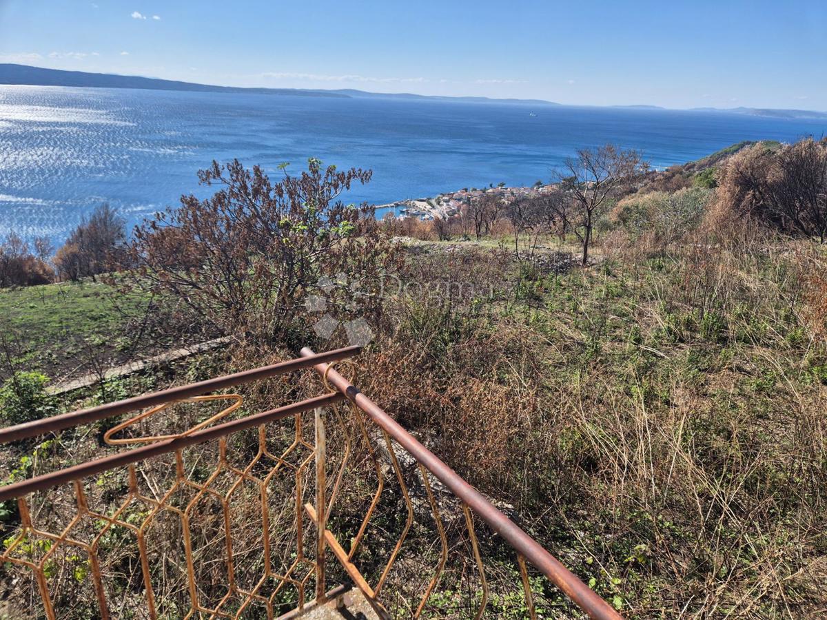 Zazidljivo zemljišče Jesenice, Dugi Rat, 750m2