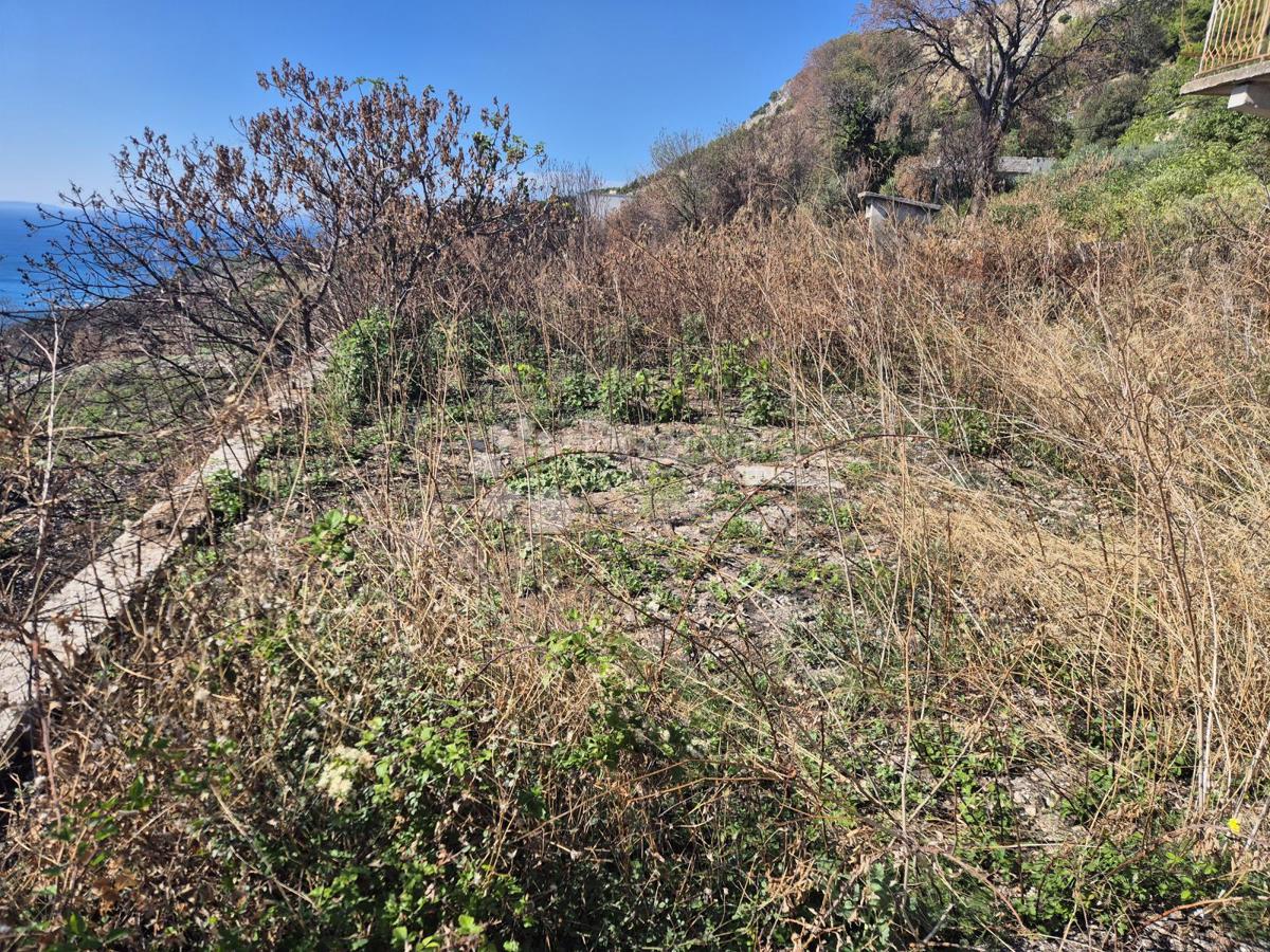 Zazidljivo zemljišče Jesenice, Dugi Rat, 750m2