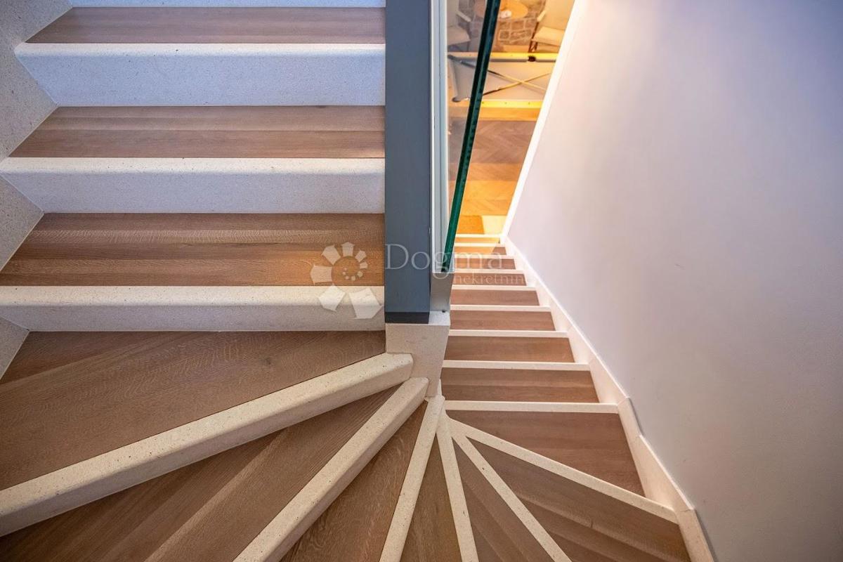 Hiša Murvica, Poličnik, 360m2