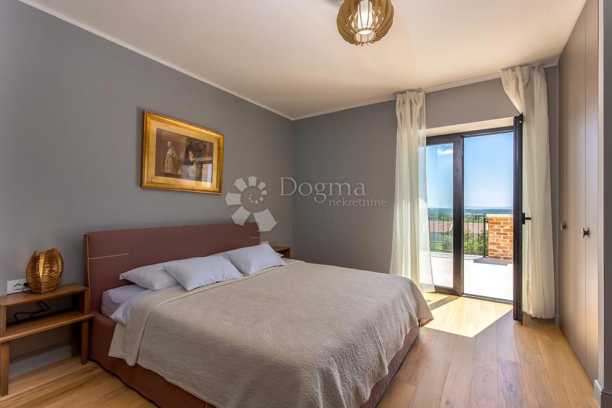 Hiša Murvica, Poličnik, 360m2