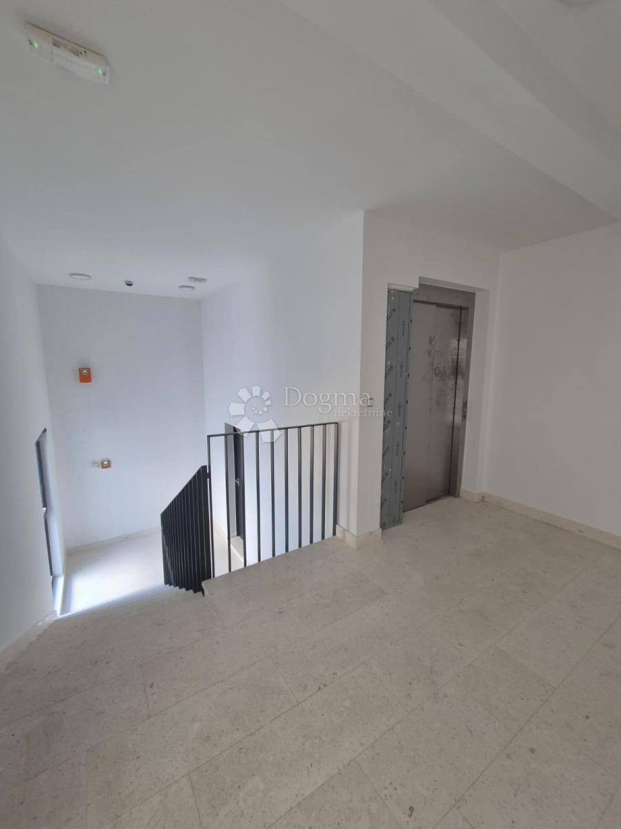 Stanovanje Okrug Gornji, Okrug, 192,62m2 (Mavarčica)