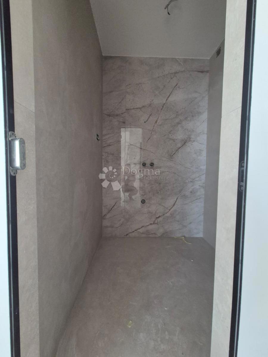 Stanovanje Okrug Gornji, Okrug, 192,62m2 (Mavarčica)