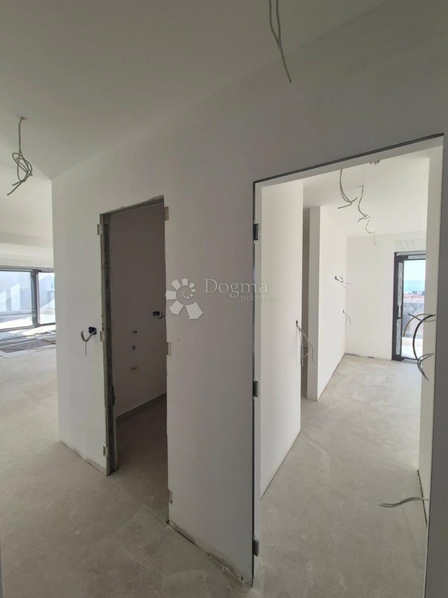 Stanovanje Okrug Gornji, Okrug, 192,62m2 (Mavarčica)