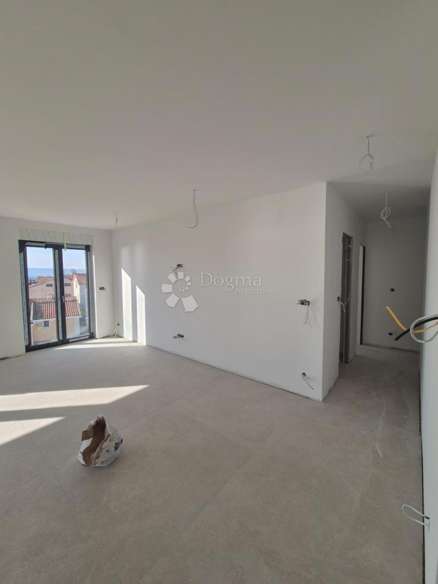 Stanovanje Okrug Gornji, Okrug, 192,62m2 (Mavarčica)