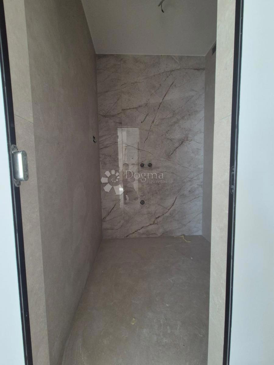 Stanovanje Okrug Gornji, Okrug, 192,62m2 (Mavarčica)