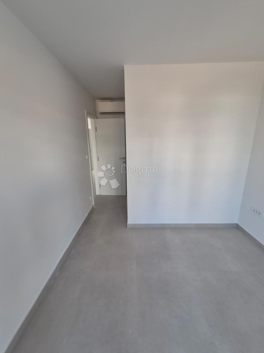 Stanovanje Okrug Gornji, Okrug, 85,82m2