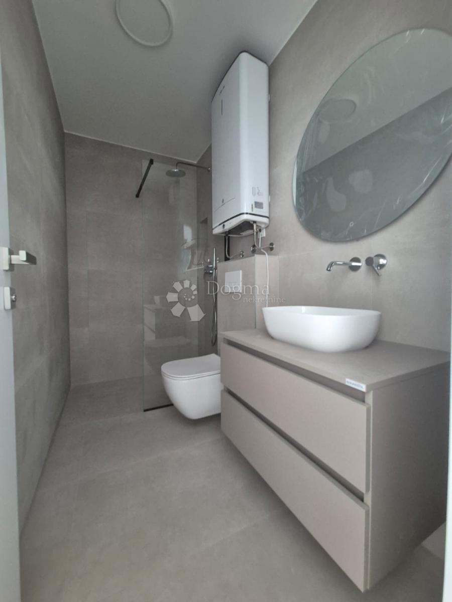 Stanovanje Okrug Gornji, Okrug, 85,82m2