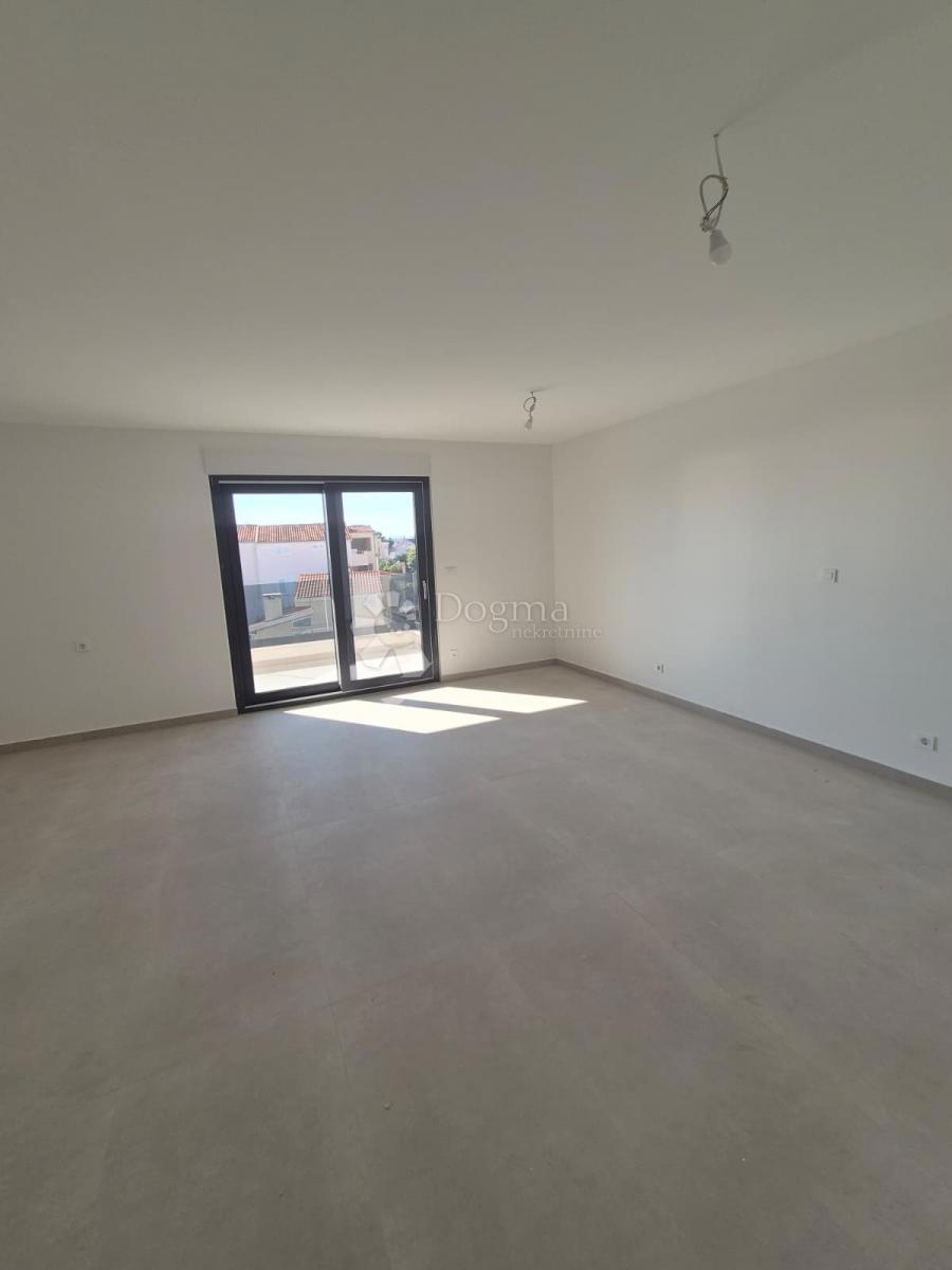 Stanovanje Okrug Gornji, Okrug, 85,82m2