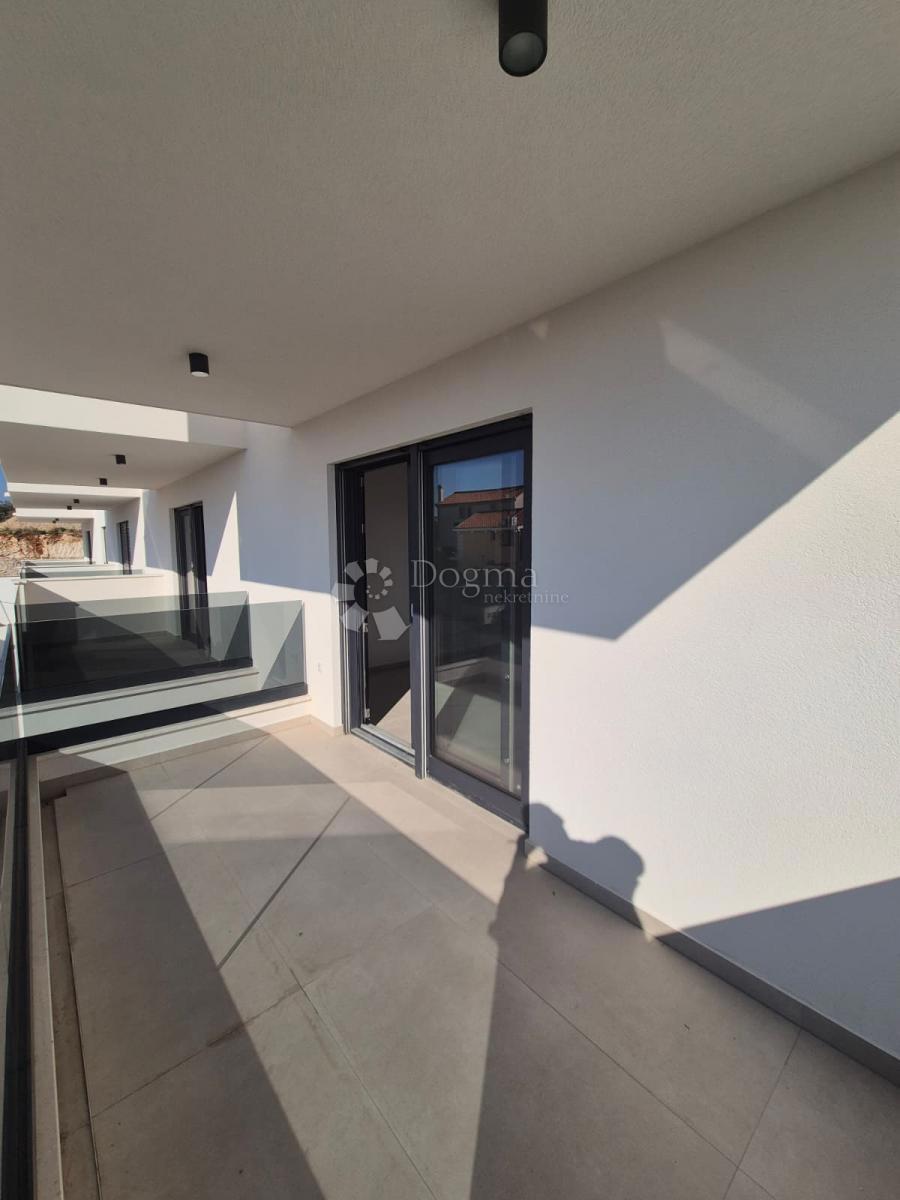 Stanovanje Okrug Gornji, Okrug, 85,82m2