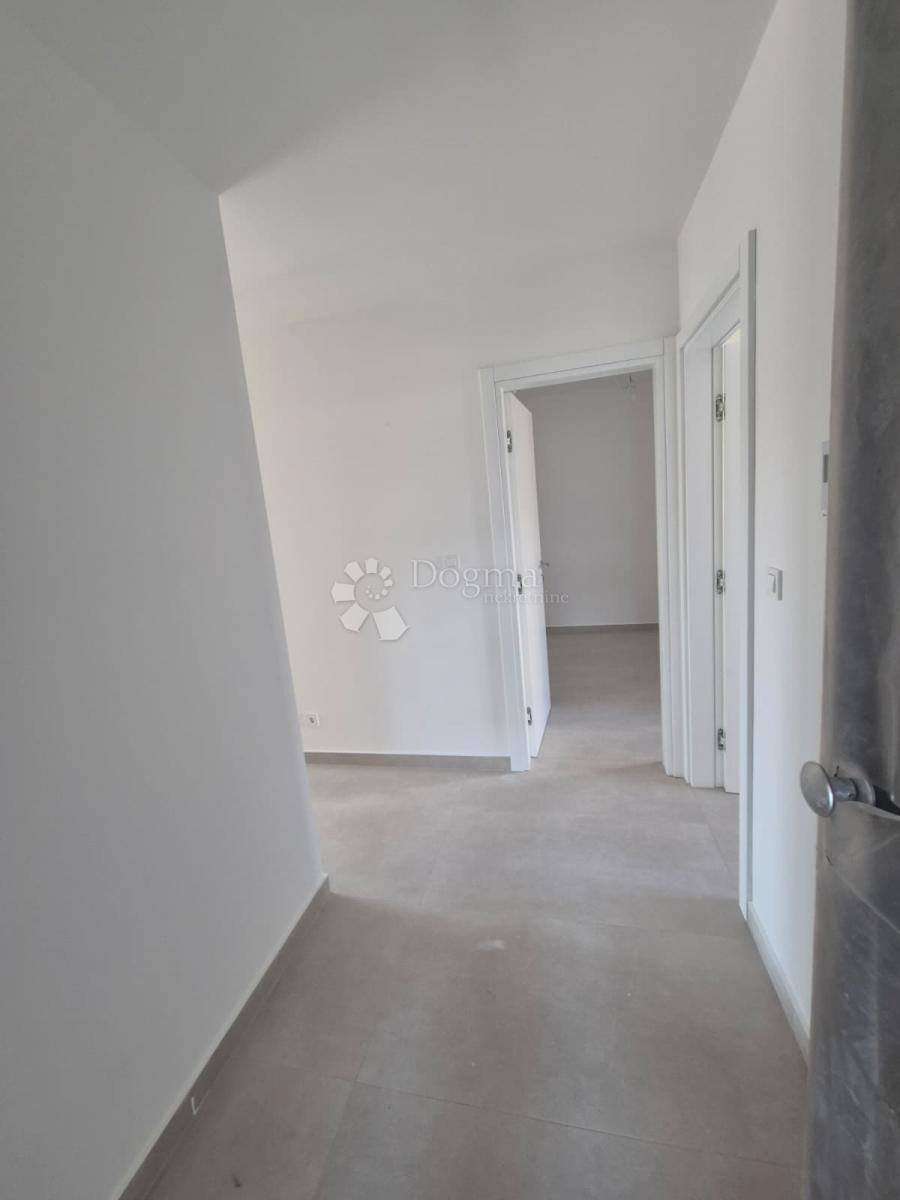 Stanovanje Okrug Gornji, Okrug, 85,82m2