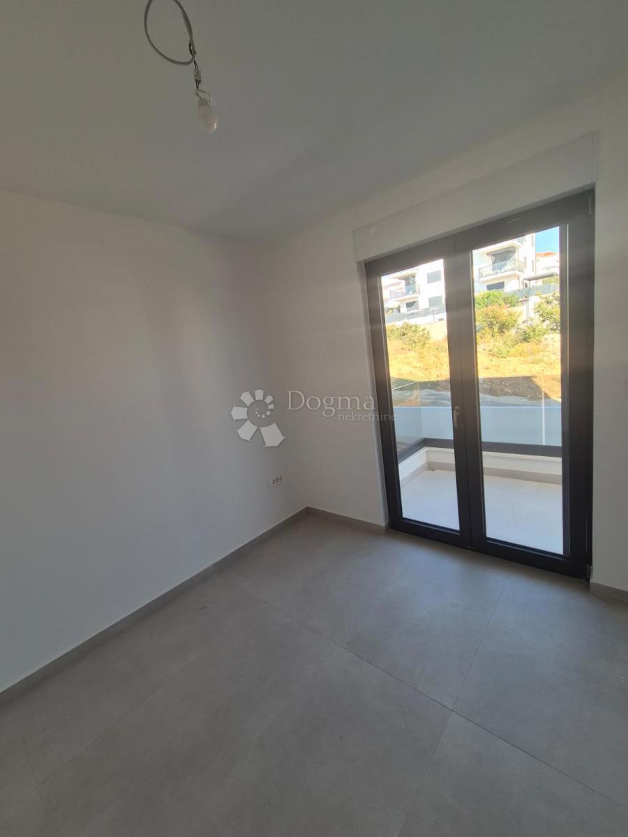 Stanovanje Okrug Gornji, Okrug, 85,82m2