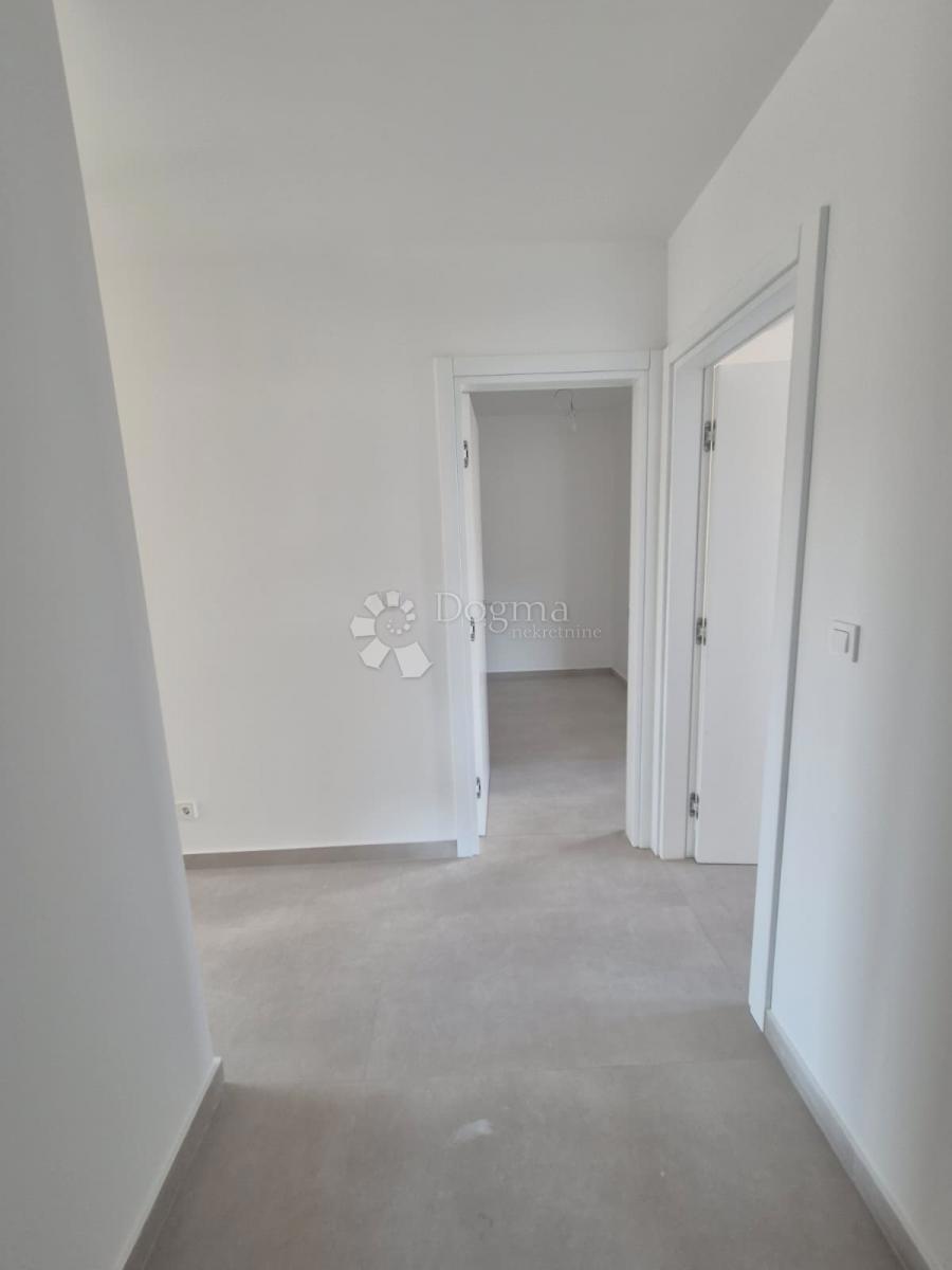 Stanovanje Okrug Gornji, Okrug, 85,82m2