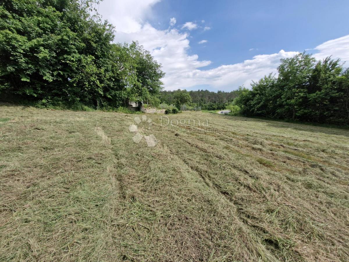 Zazidljivo zemljišče Buzet, Podrečak, 1.393m2