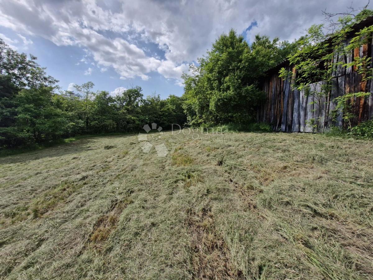 Zazidljivo zemljišče Buzet, Podrečak, 1.393m2