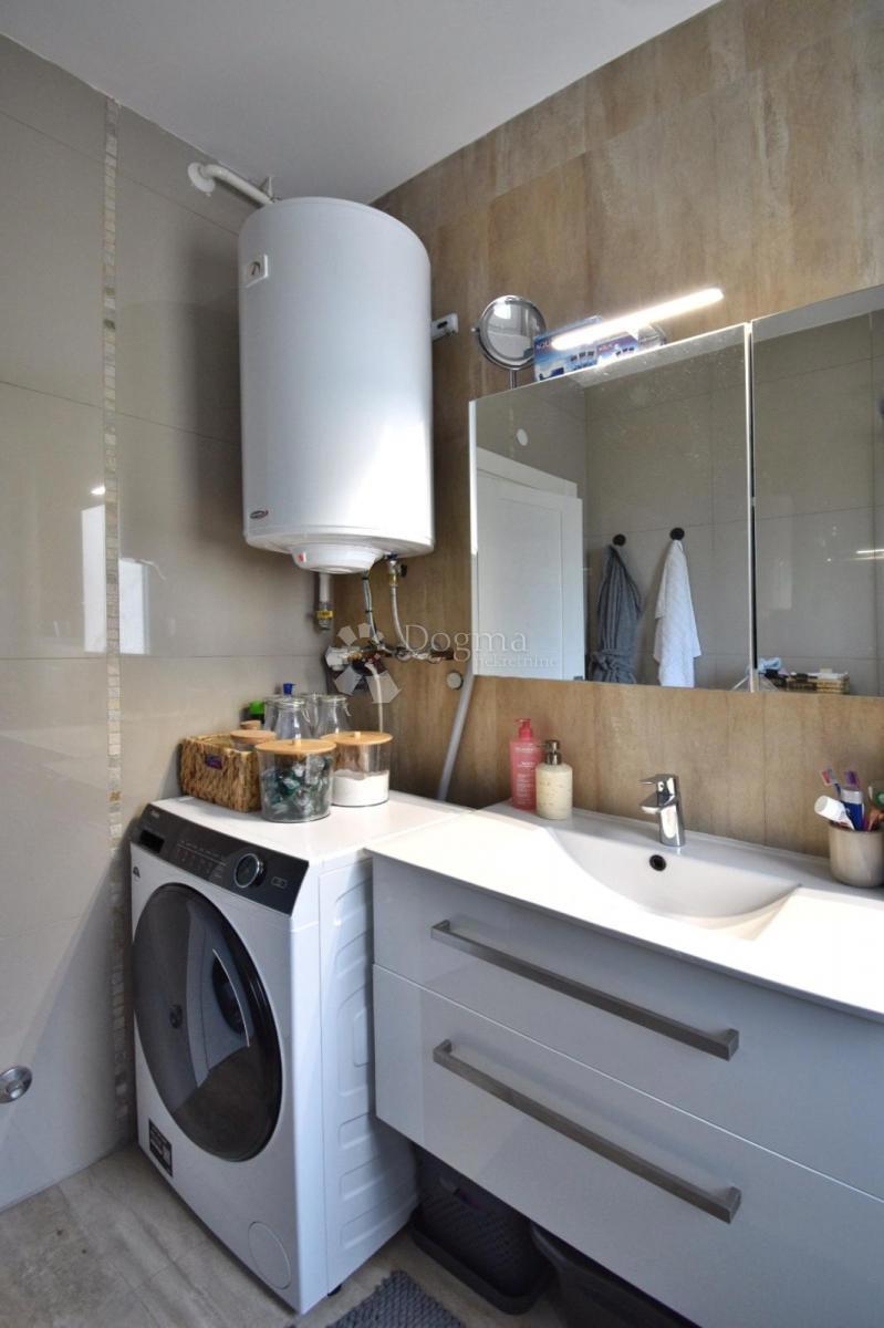 Stanovanje Centar, Pula, 42m2