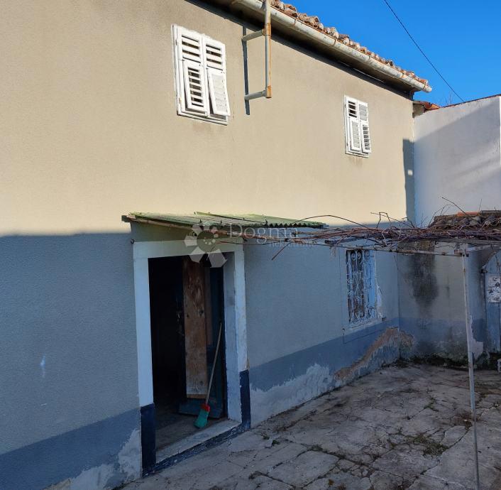 Hiša Kostrena Sveta Lucija, Kostrena, 200m2