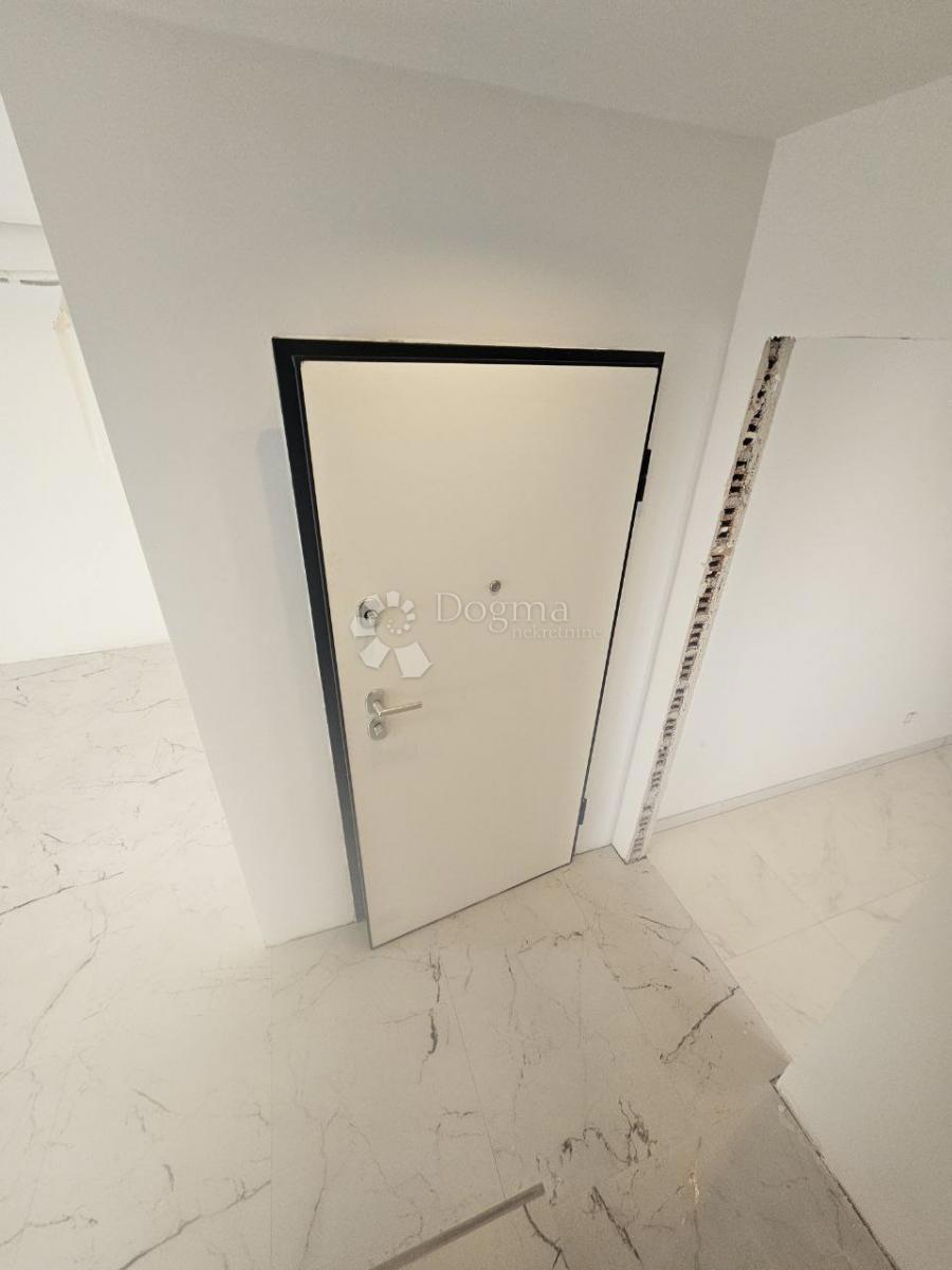 Stanovanje Okrug Gornji, Okrug, 92m2