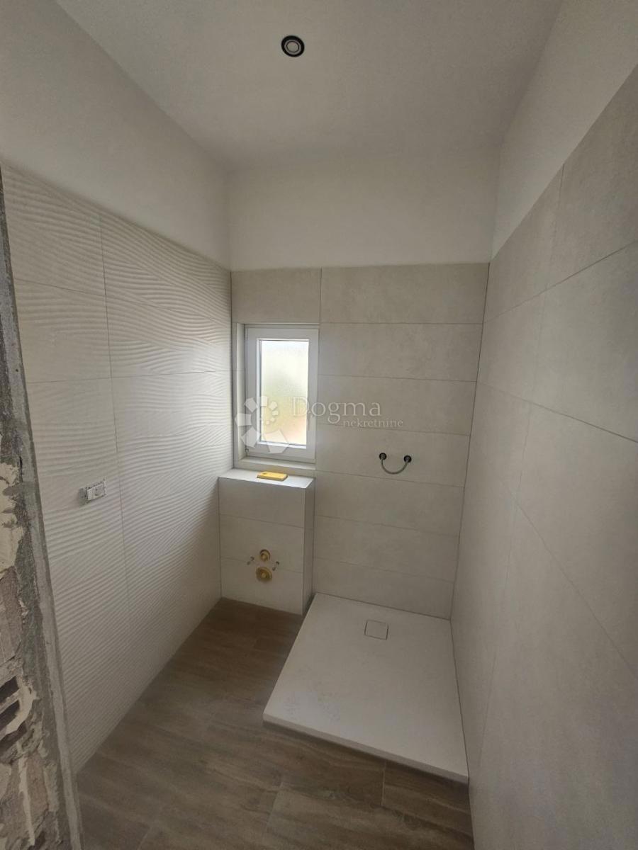 Stanovanje Okrug Gornji, Okrug, 92m2