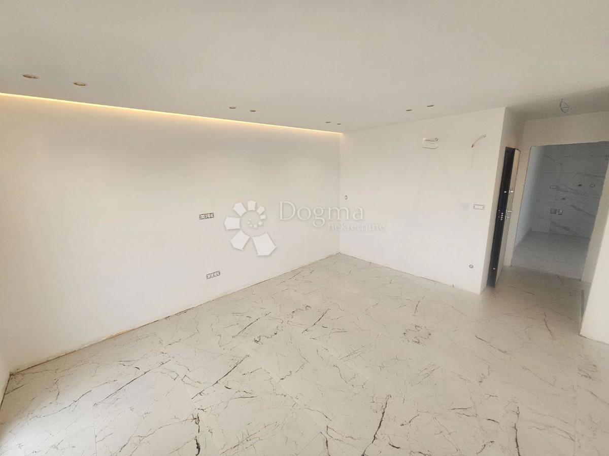 Stanovanje Okrug Gornji, Okrug, 92m2