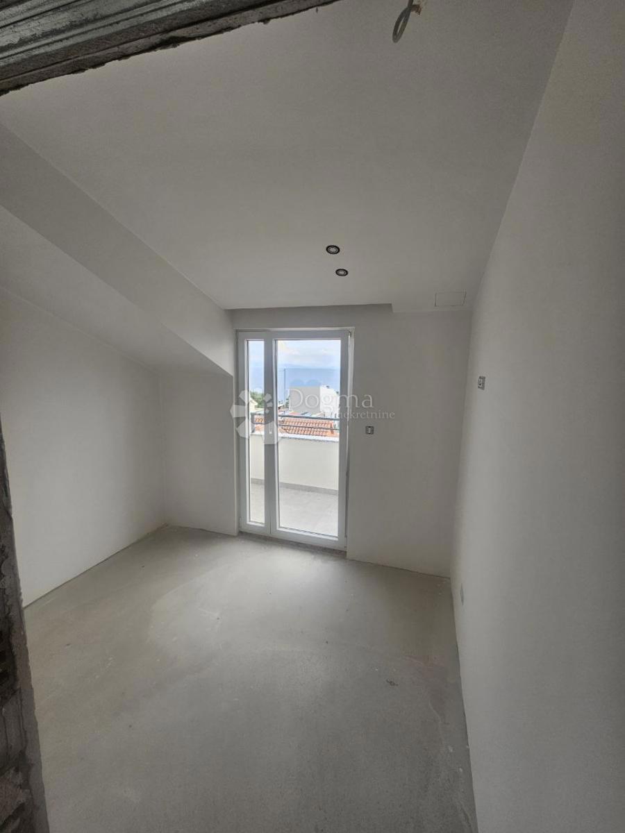 Stanovanje Okrug Gornji, Okrug, 92m2