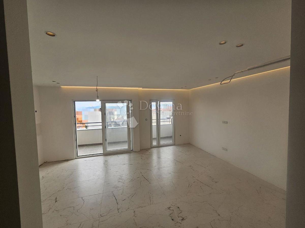 Stanovanje Okrug Gornji, Okrug, 92m2