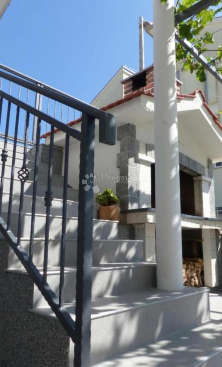 Hiša Okrug Gornji, Okrug, 100m2