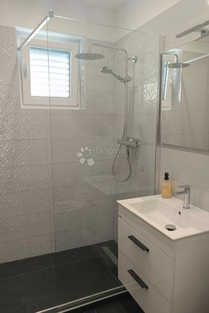 Hiša Okrug Gornji, Okrug, 100m2