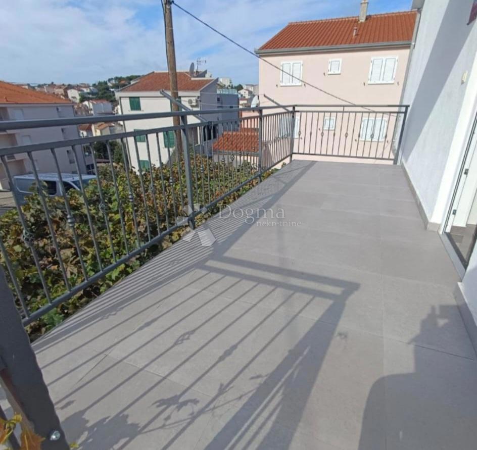 Hiša Okrug Gornji, Okrug, 100m2