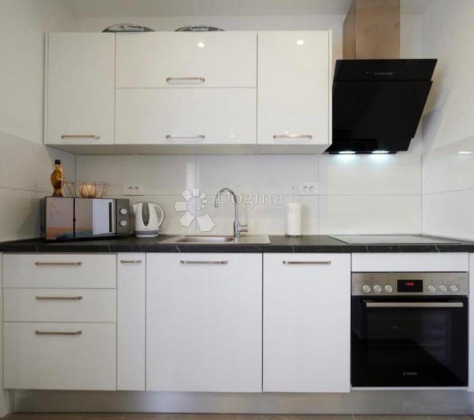 Hiša Okrug Gornji, Okrug, 100m2