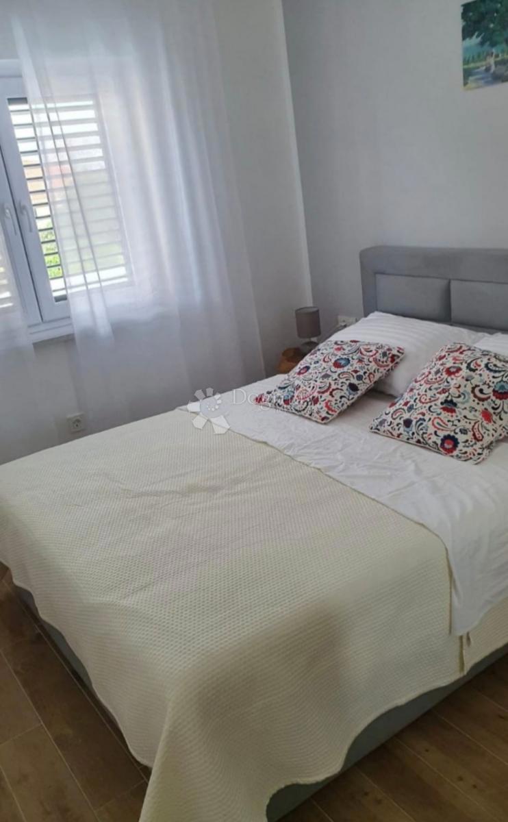 Hiša Okrug Gornji, Okrug, 100m2