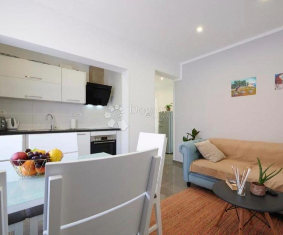 Hiša Okrug Gornji, Okrug, 100m2