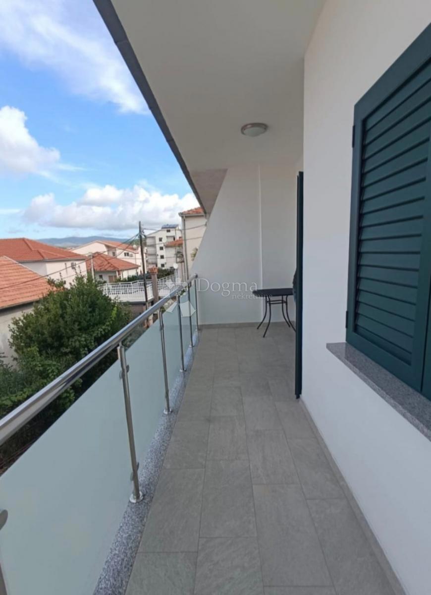 Hiša Okrug Gornji, Okrug, 100m2