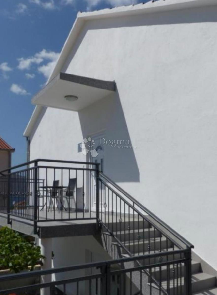 Hiša Okrug Gornji, Okrug, 100m2