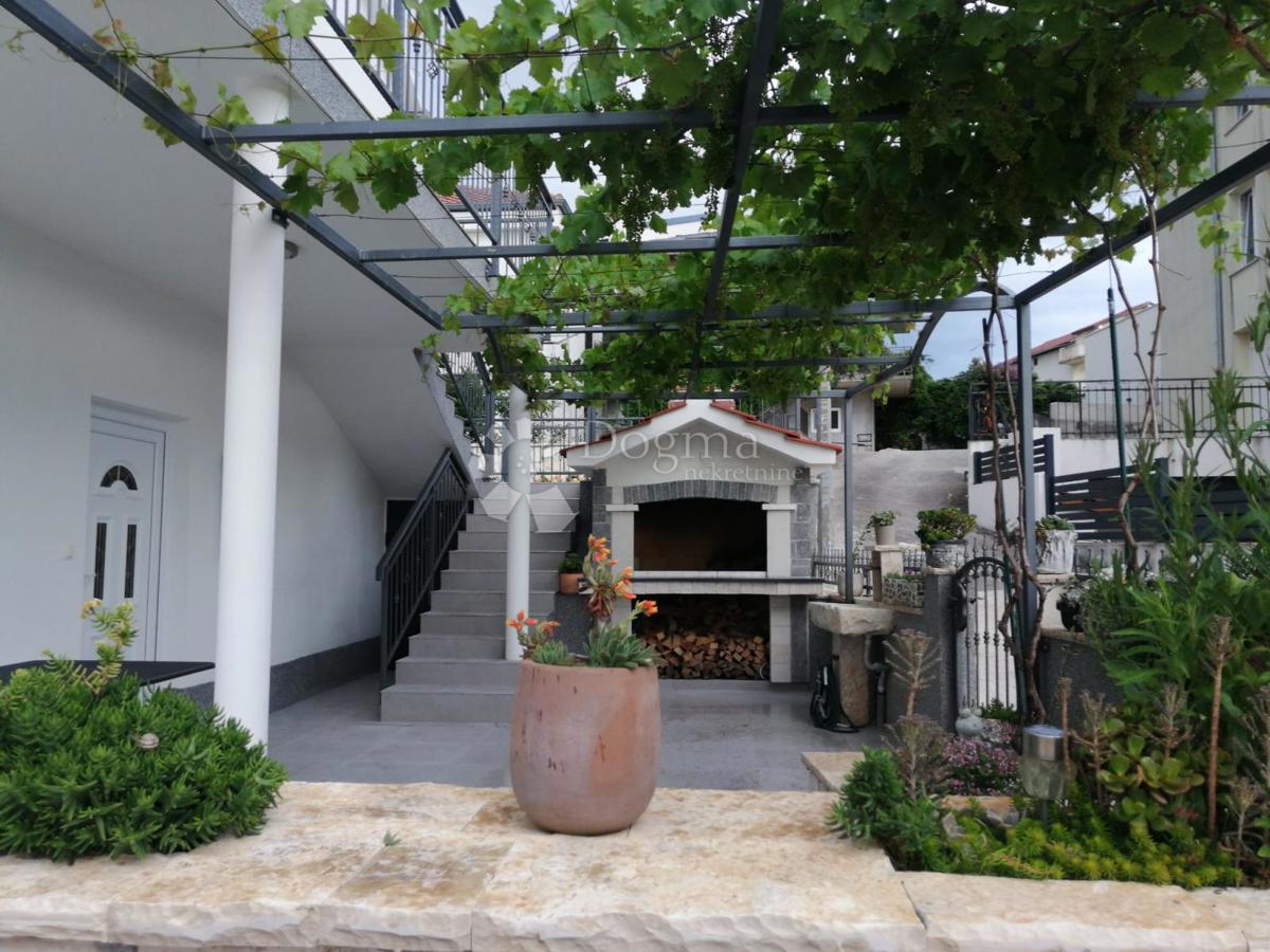 Hiša Okrug Gornji, Okrug, 100m2