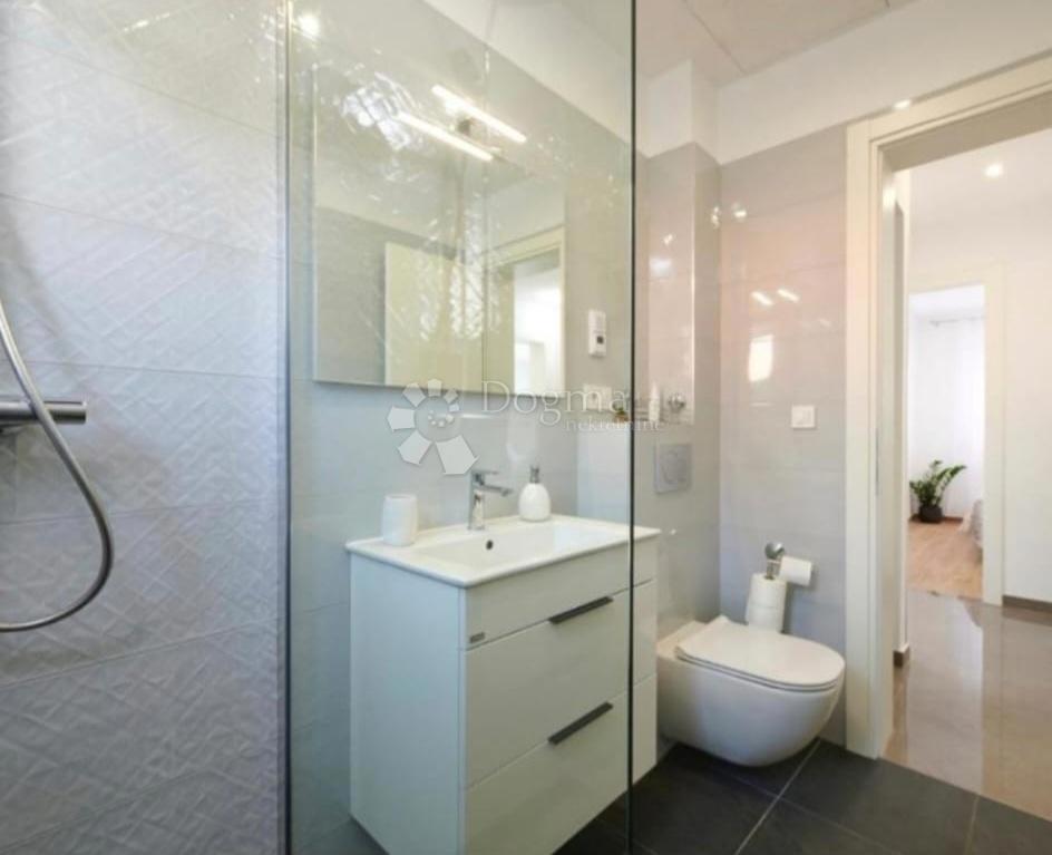 Hiša Okrug Gornji, Okrug, 100m2