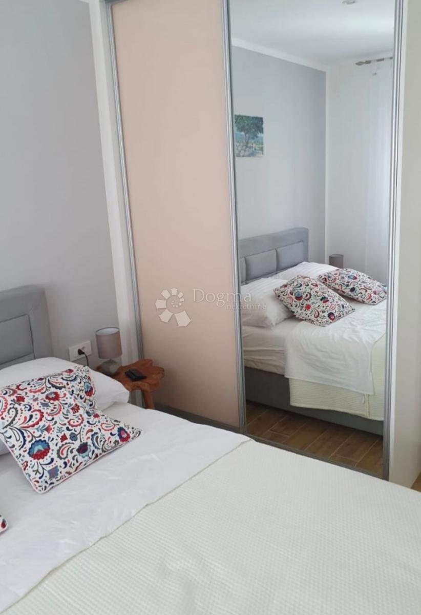 Hiša Okrug Gornji, Okrug, 100m2