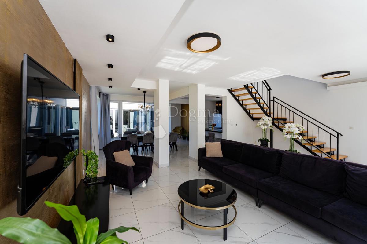 Hiša Kaštel Stari, Kaštela, 295m2