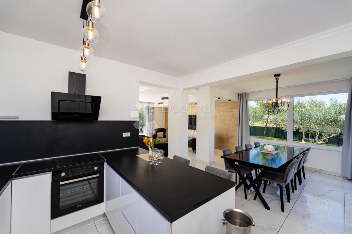 Hiša Kaštel Stari, Kaštela, 295m2