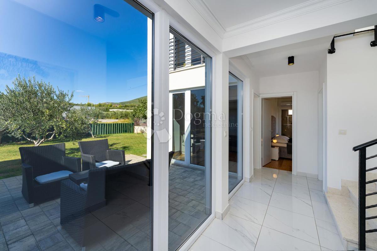 Hiša Kaštel Stari, Kaštela, 295m2