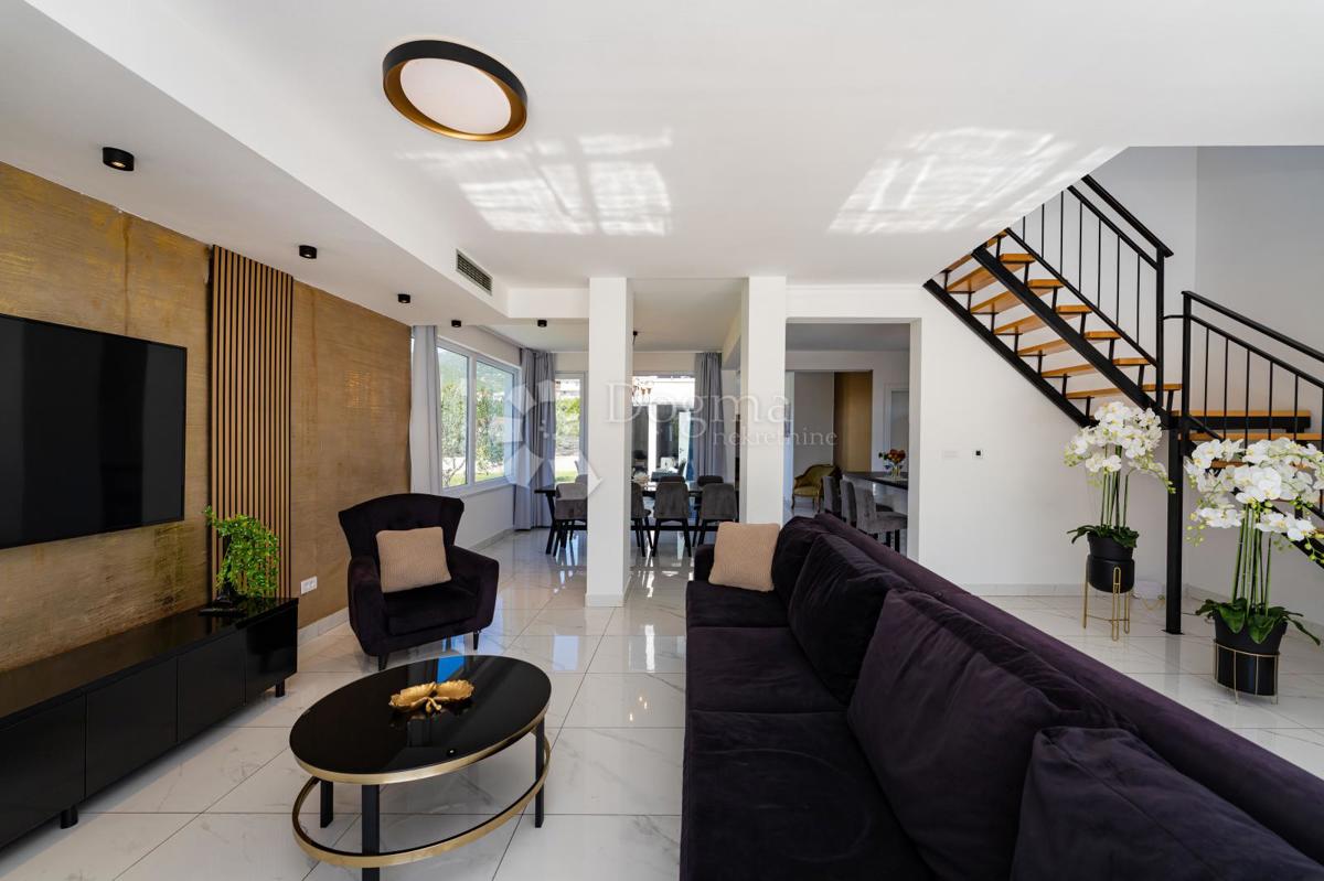 Hiša Kaštel Stari, Kaštela, 295m2