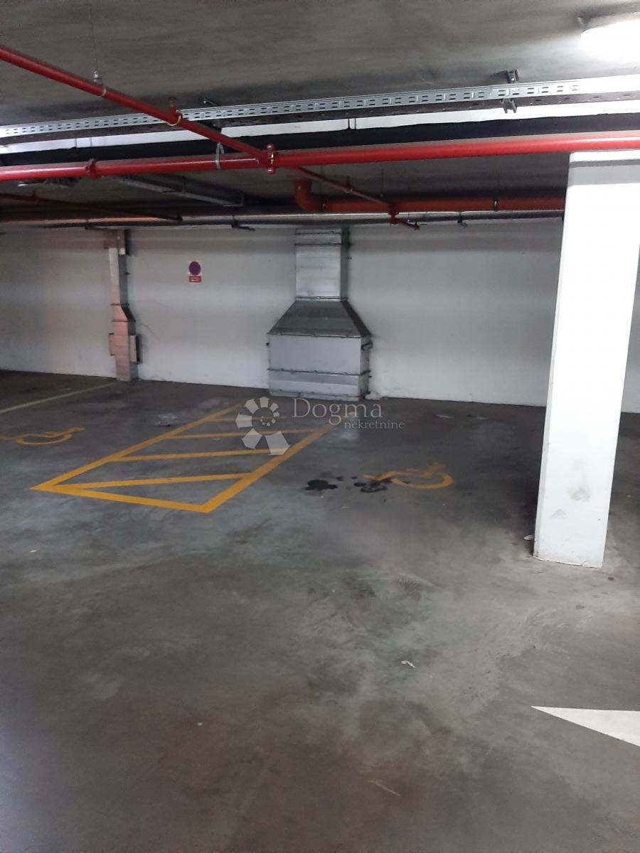 Garaža Ferenščica, Peščenica - Žitnjak, 16,36m2