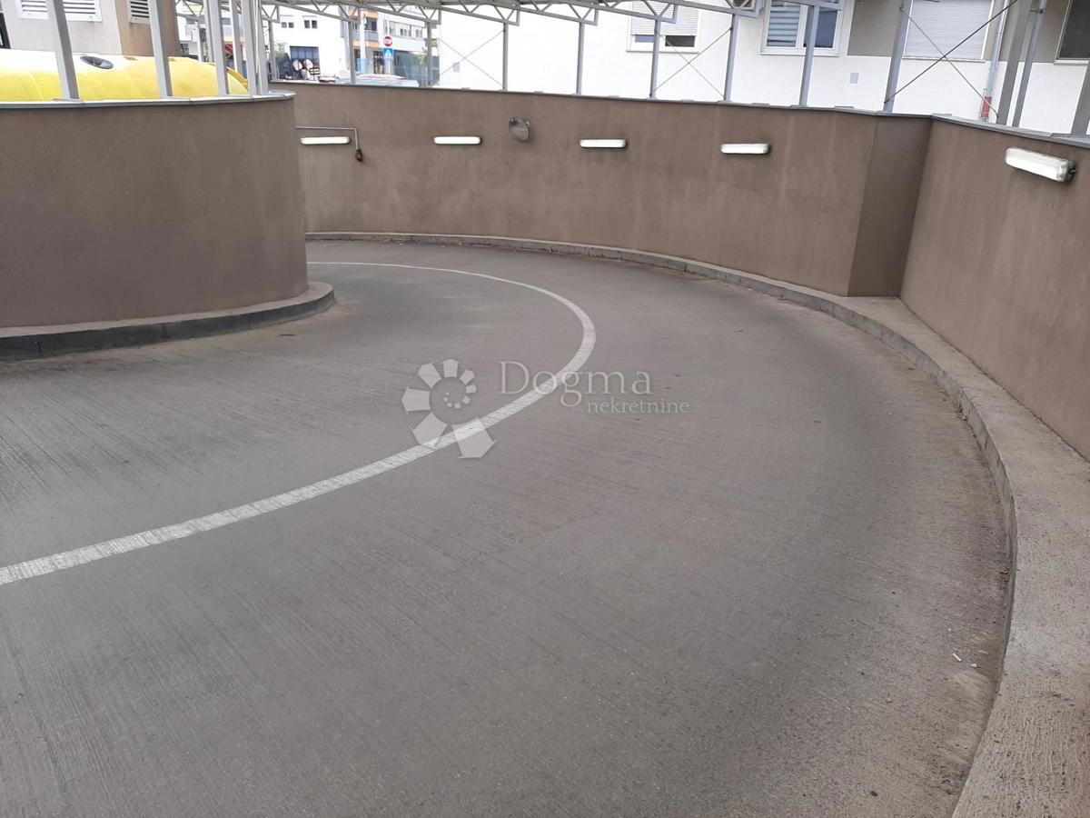 Garaža Ferenščica, Peščenica - Žitnjak, 16,36m2