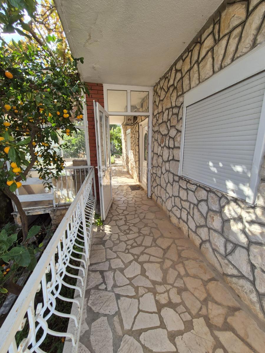 Hiša Okrug Gornji, Okrug, 576m2