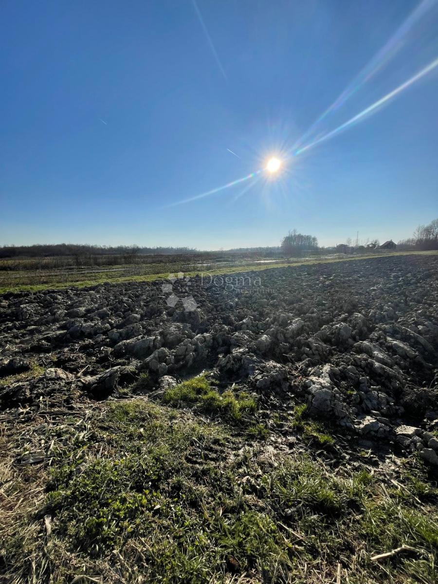 Kmetijsko zemljišče Centar Ivanić-Grad, Ivanić-Grad, 3.214m2